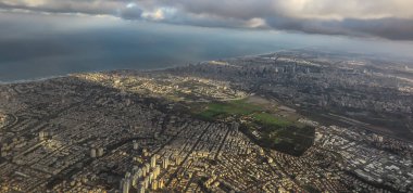 İsrail 'de Tal Aviv' den kalkan uçaktan Avrupa 'ya doğru uçuyor.
