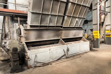 Ağır tuğlalı ve çift mekanik ızgaralı kömür ocağı tahrip edildi.