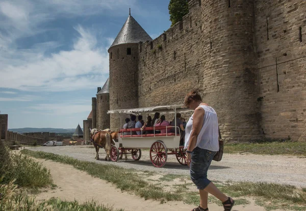 Carcassonne France June 2019 Tourists Ride Horse Drawn Vehicle Carcasson — Stock Photo, Image