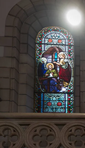 2020年1月28日 巴勒斯坦贝瑟尔赫姆 伯利恒戴维山 Hill David 的卡梅尔特修道院彩色彩色玻璃窗户 在修道院的教堂里 有一个遗物 里面有神圣的巴乌阿迪 米里亚姆的遗物 — 图库照片