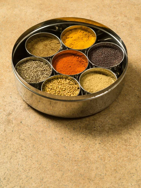 Boîte de masala indienne — Photo