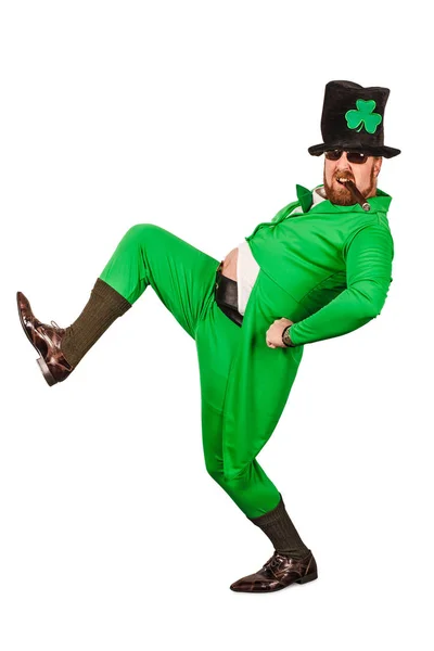 Zabawny Leprechaun palący cygaro — Zdjęcie stockowe