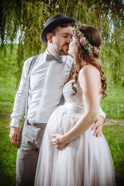 Casal se casar lá fora — Fotografia de Stock