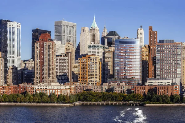 Midtown Manhattan från Hudsonfloden — Stockfoto