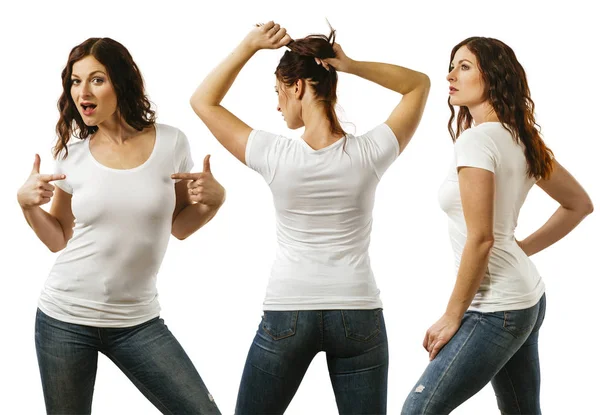 Ruiva impressionante posando com camisa branca em branco — Fotografia de Stock