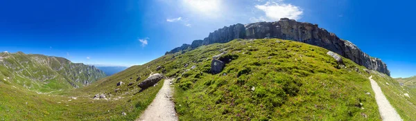 Vista panorámica del monte Bucegi en verano — Foto de Stock