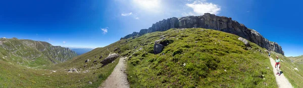 Path to highest peak from Mount Bucegi on summer — Stock Photo, Image