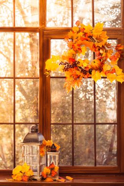 Gün batımı pencere arka plan, sonbahar çelenk