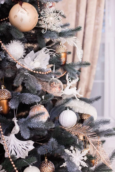 Blue toned decorated Christmas tree with ornaments. — Stock Photo, Image