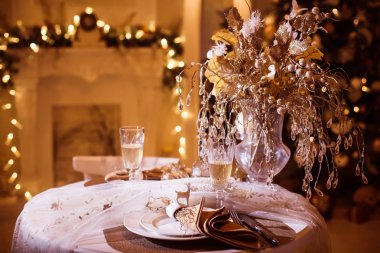 Tatil tablo kış tarzında dekore edilmiş. Noel arka plan.