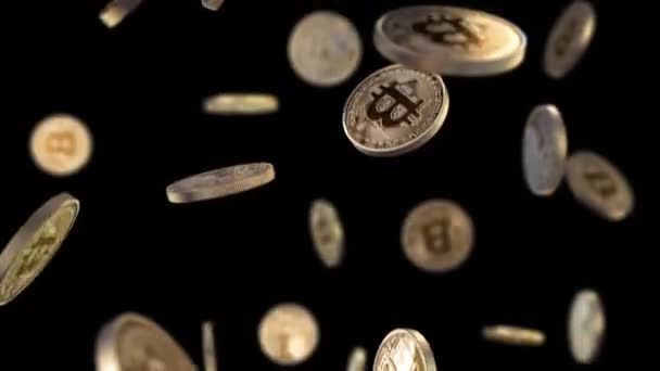 Bitcoiny jsou padající na černém pozadí — Stock video