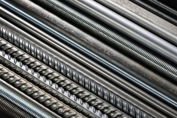 Metalowe rury i pręty — Zdjęcie stockowe