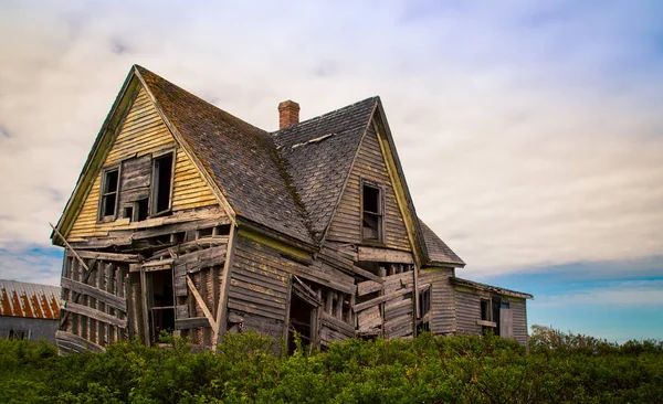 Scopare abbandonare casa — Foto Stock