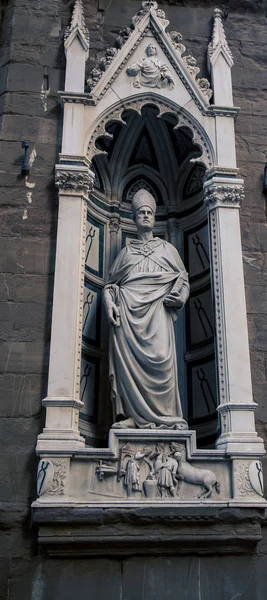 Estátua de uma figura religiosa — Fotografia de Stock