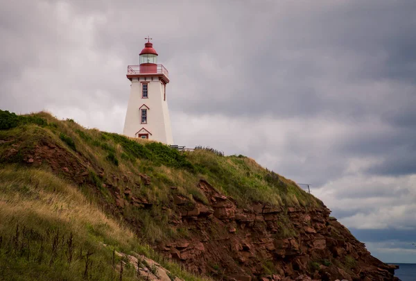 Faro en una colina — Foto de Stock