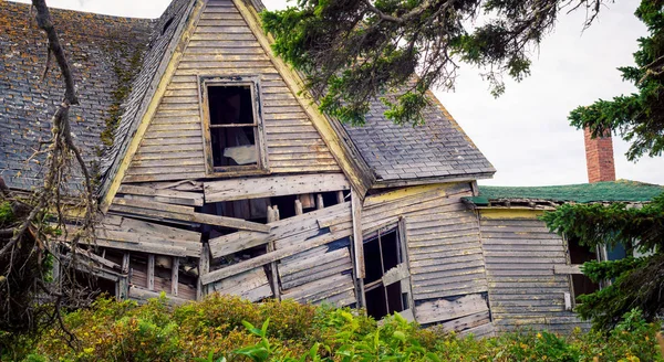 Haus eingestürzt — Stockfoto