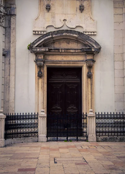 Doorway in Lisbon — Stock Photo, Image