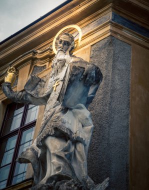 Dini heykelin üzerine bir katedral 