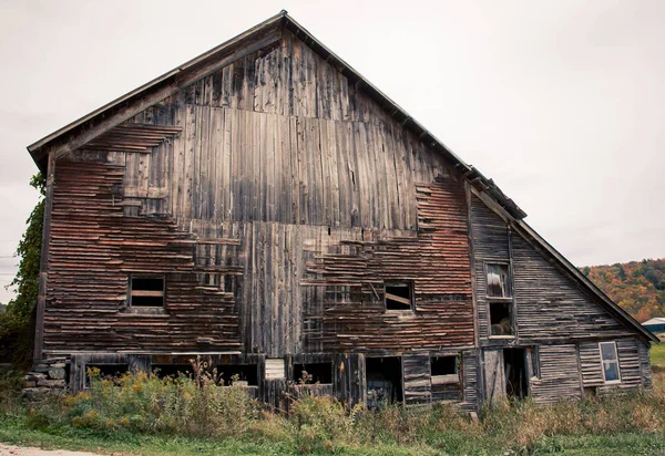 Rustic wooden barn — Stock Photo, Image