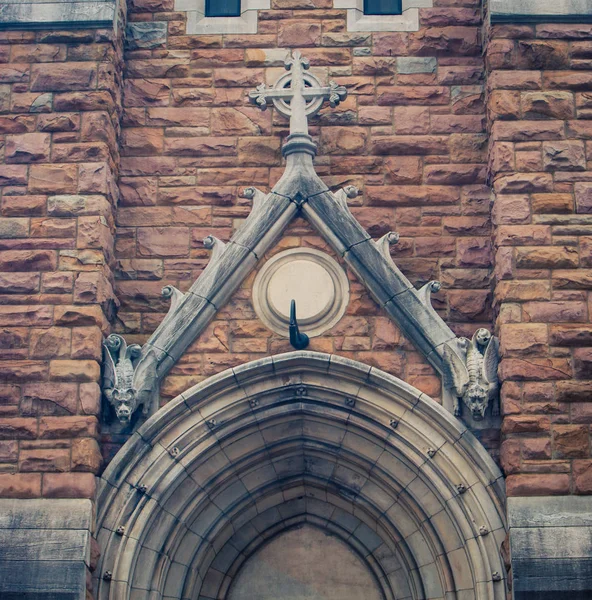 Arco acima de uma Igreja — Fotografia de Stock