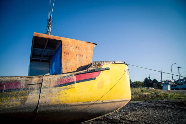 Barca da pesca gialla — Foto Stock