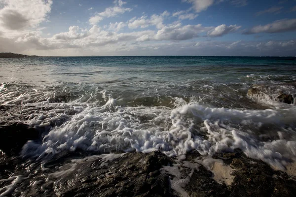 Grace defne plajda kayalar — Stok fotoğraf