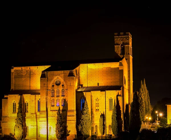 Chiesa di notte siena — Foto Stock
