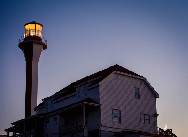 Farol à noite — Fotografia de Stock