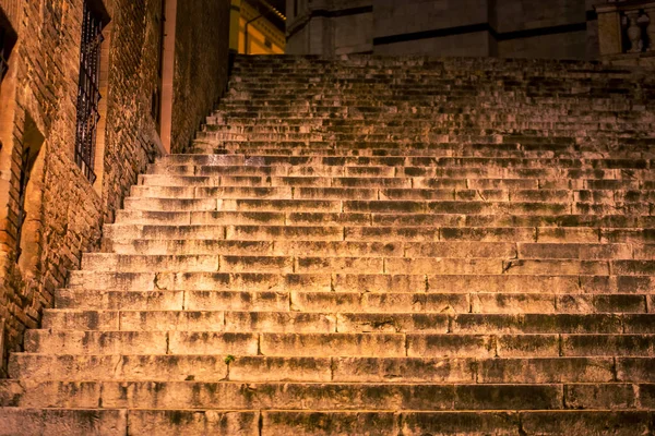 Passos de pedra velhos à noite — Fotografia de Stock