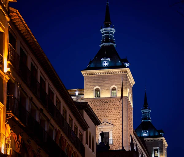 Toren in nacht Toledo — Stockfoto