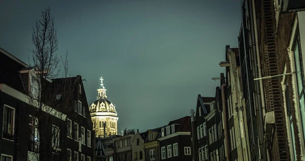 Biserica noaptea amsterdam — Fotografie, imagine de stoc