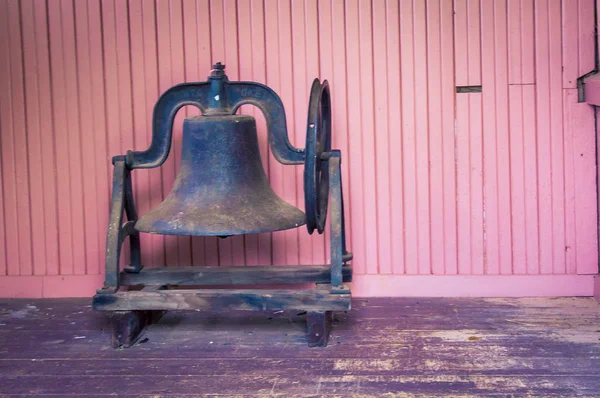 Old school-bell — Stockfoto