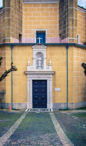 Ingresso ad una Chiesa in Portogallo — Foto Stock