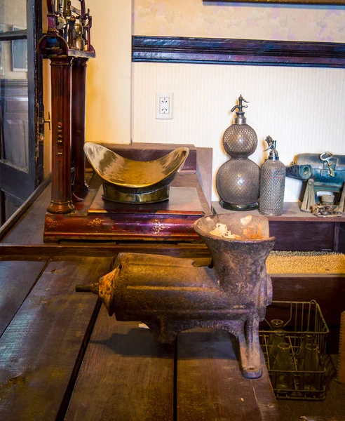 Old flour grinder — Stock Photo, Image