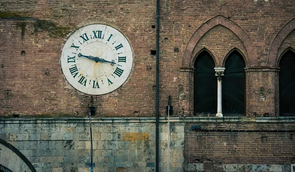 Clock in siena italy — Stock Photo, Image