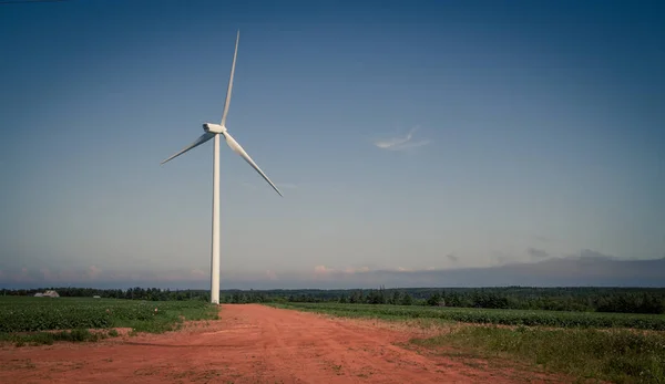 Moinho de vento na ilha do príncipe Edward — Fotografia de Stock