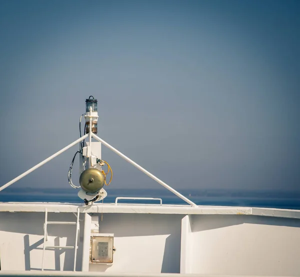 Campana en un barco —  Fotos de Stock