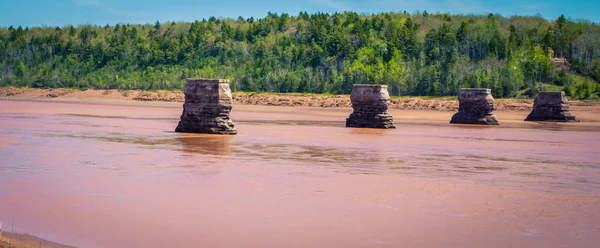 Abbandonare i pilastri del ponte Nuova Scozia — Foto Stock