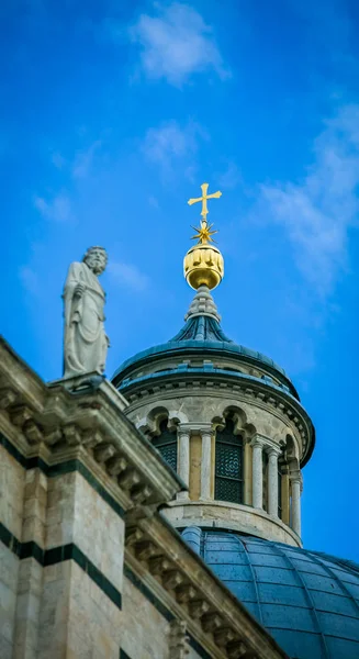 Golden cross siena — Stockfoto