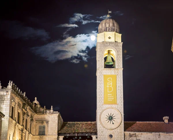 Toren in nacht Dubrovnik — Stockfoto