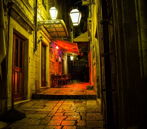 Alleyway gece Dubrovnik — Stok fotoğraf