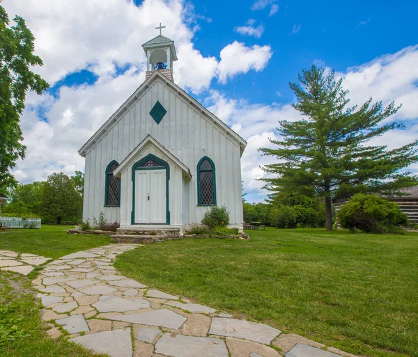 Wooden white chapel — Stock Photo, Image
