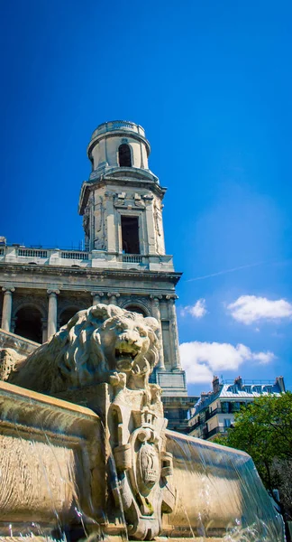 Löwenbrunnen in Paris — Stockfoto