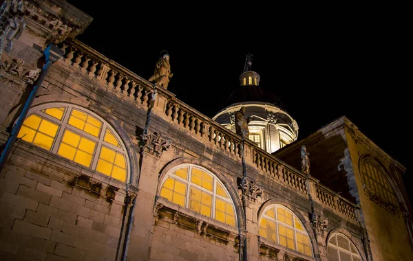 Dôme d'une cathédrale à Dubrovnik — Photo