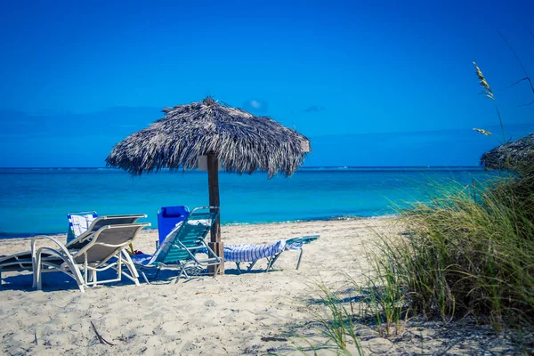 Grace Bay plajında kulübe