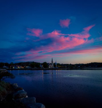 Nova Scotia bir koyda üzerinde gündoğumu