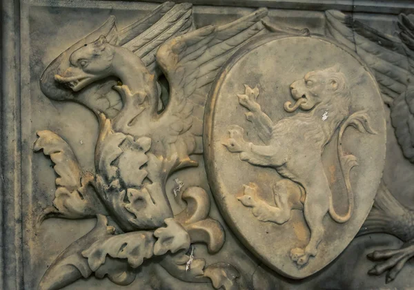 Geflügeltes Drachenrelief Auf Einer Kirche Siena Italien — Stockfoto