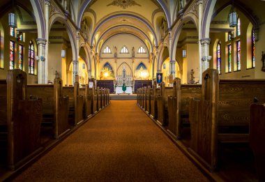 Bir kilisenin içinde.