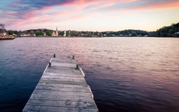 Nova Scotia küçük ahşap iskele gündoğumu 