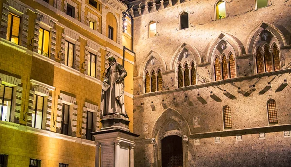 Heykel Kare Bir Siena — Stok fotoğraf
